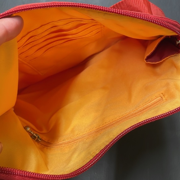 Baggallini cross-body sling bag - Picture 4 of 4